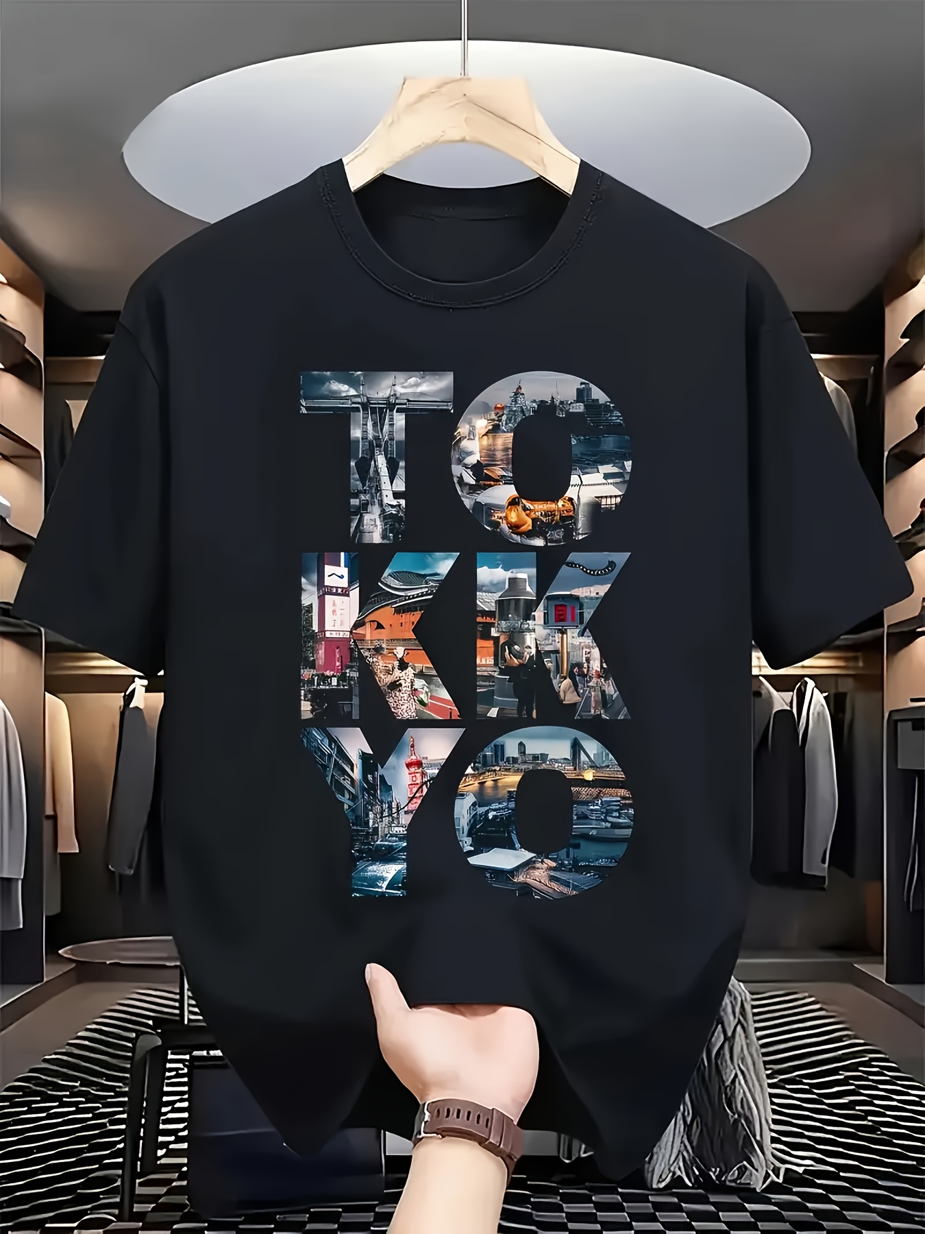 Street Fashion Photo - Trendy Men's Black Graphic T-Shirt Tokyo