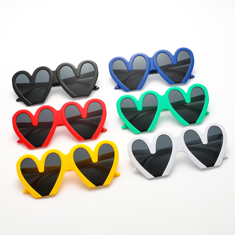 Street Fashion Photo - Fashion New Peach Heart Sunglasses Female